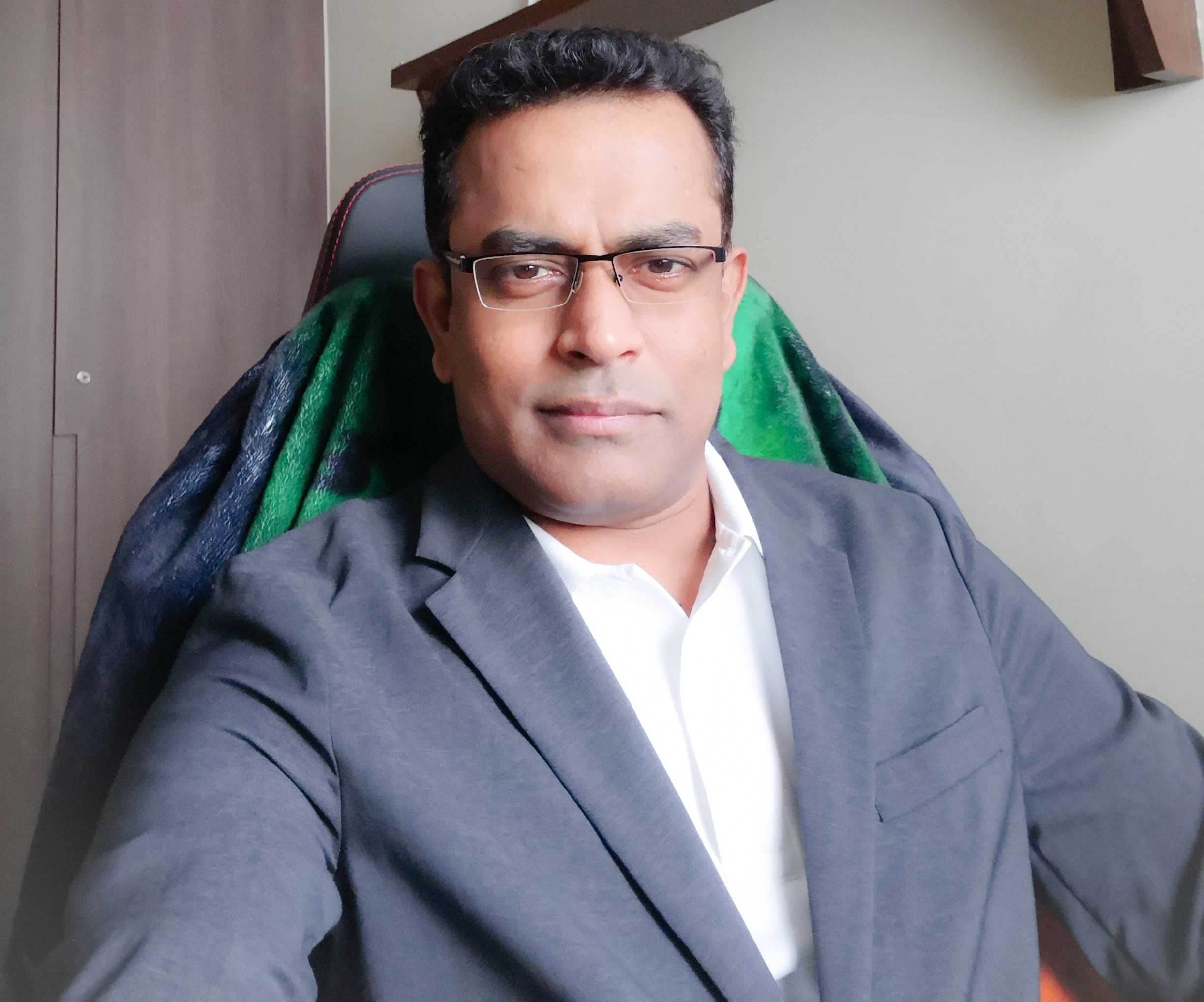 Kanthan ji Rudraksha Gems Chakra Therapist