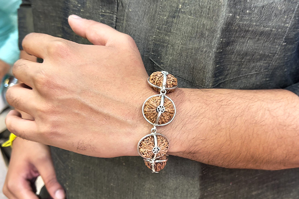 Rules to Wear Rudraksha