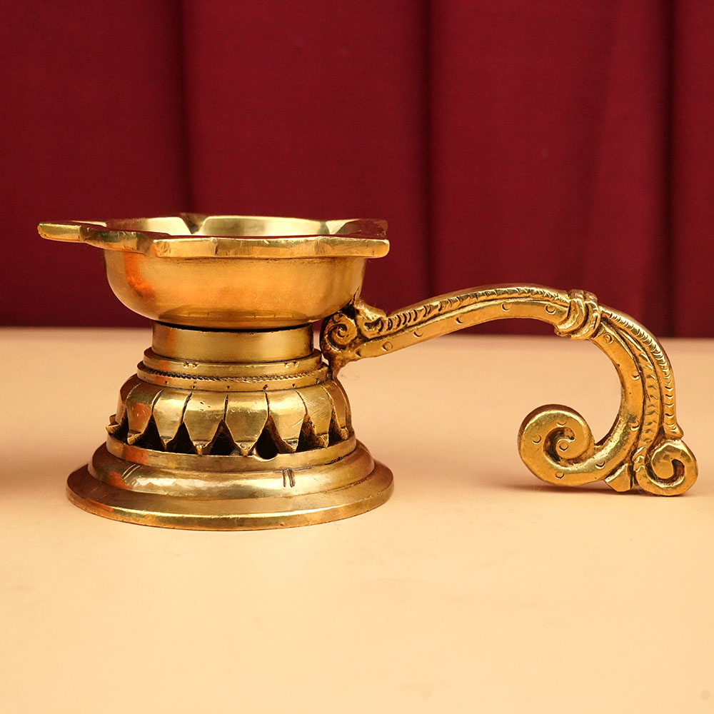 Panchajyot Aarti Diya (5 Wicks Lamp) With Handle