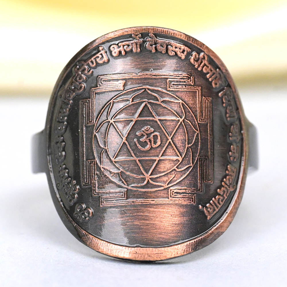 Buy Gayatri Yantra Ring in Copper from Rudra Centre (Rudraksha Ratna) at reasonable prices.