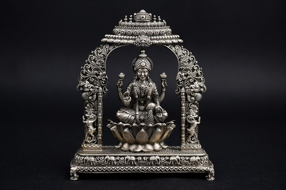 Mukut Laxmi With Prabhavalli Frame Arch 925 Sterling Silver Idol