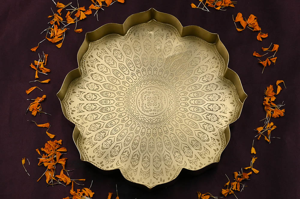 Aaira Design Engraved Flower Shape Urli
