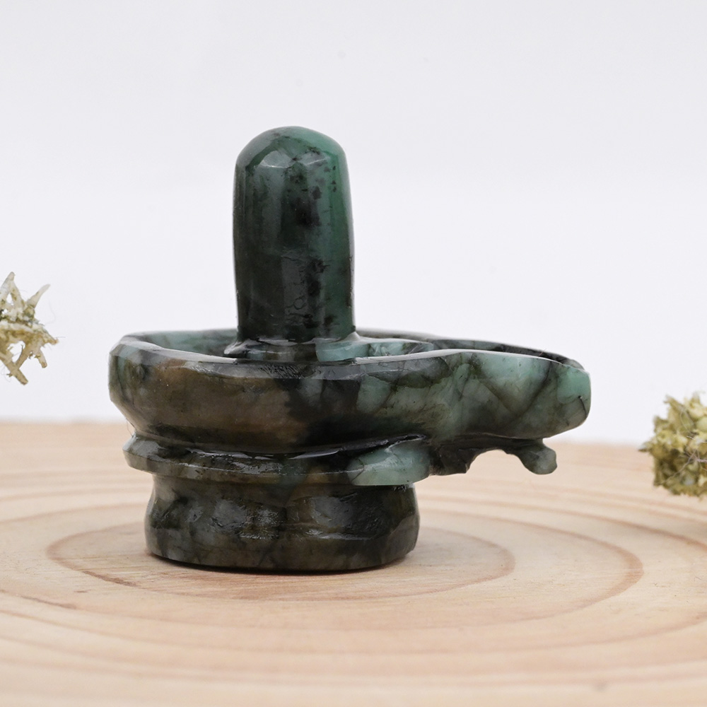 Emerald Shivlinga - 128.10 Carats