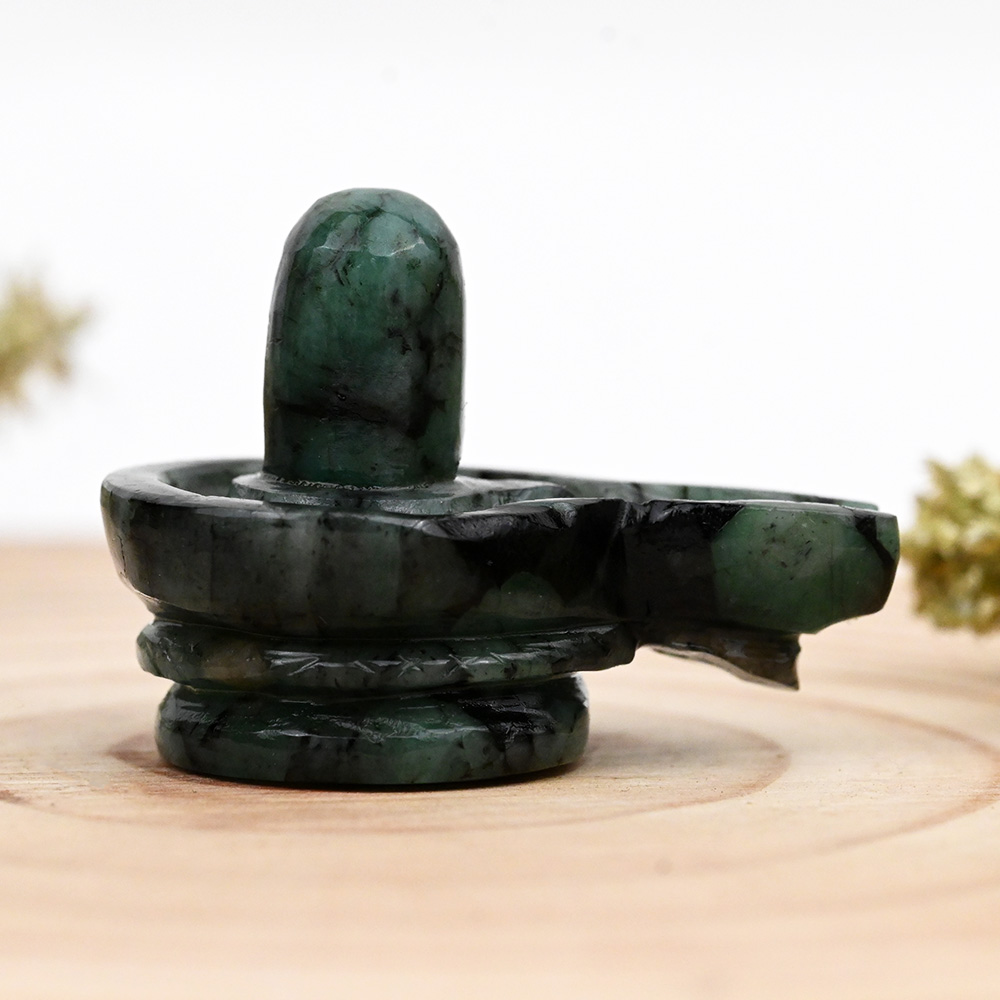 Emerald Shivlinga - 66.85 Carats
