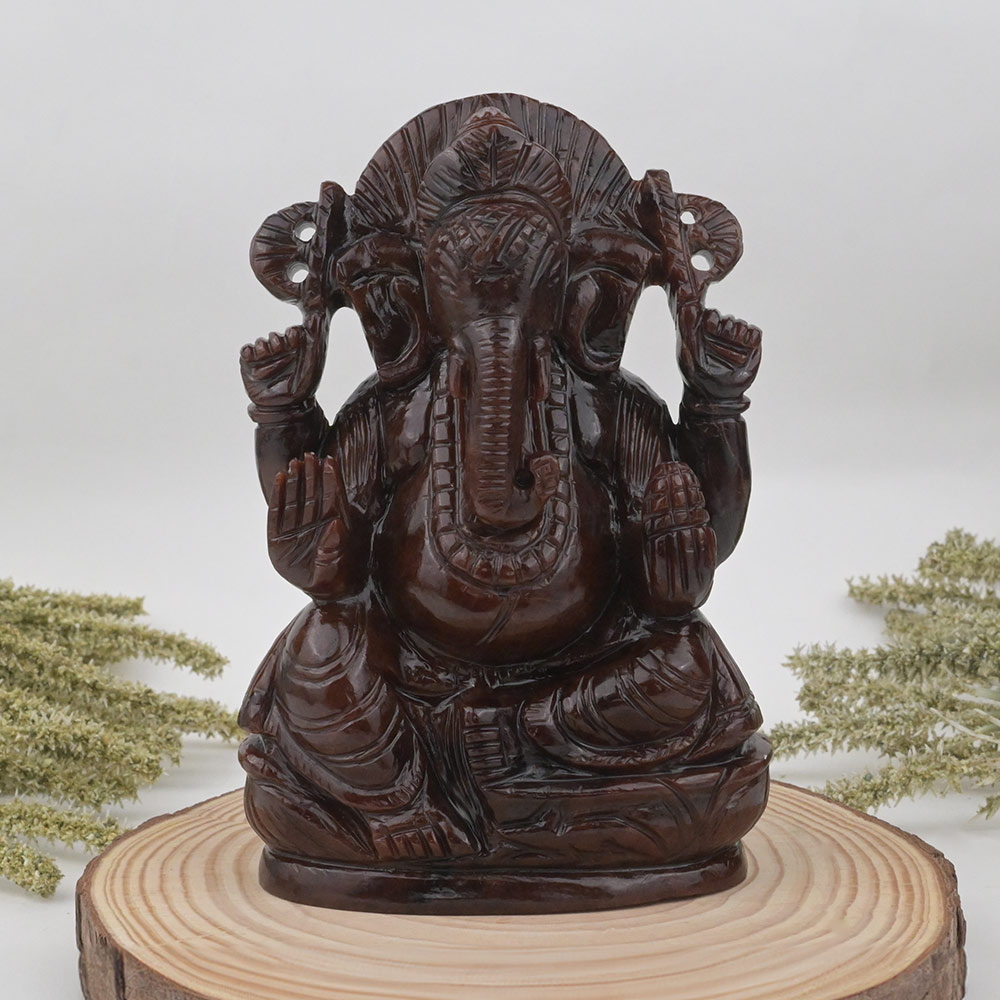 Gomedh Ganesh Idol - 1367 gms