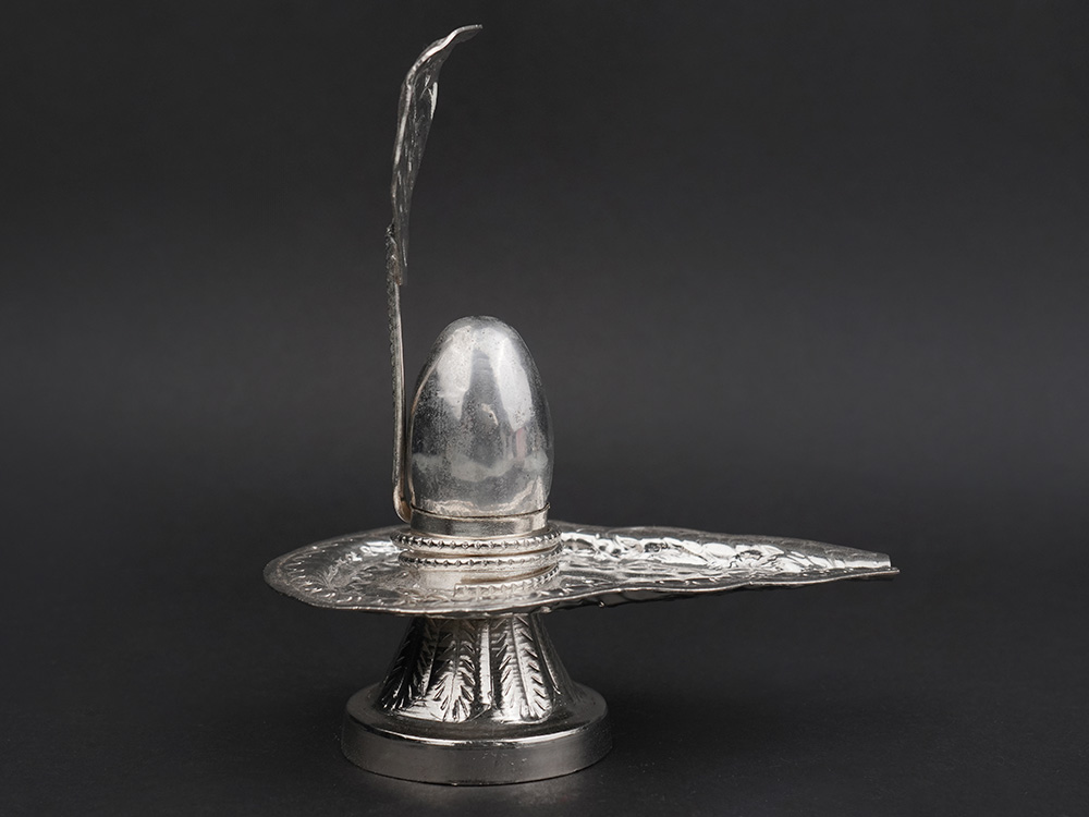 Parad Lingam in German Silver Yoni Base