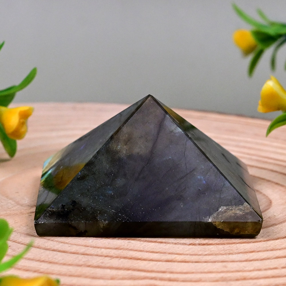 Labradorite Pyramid - 76 gms
