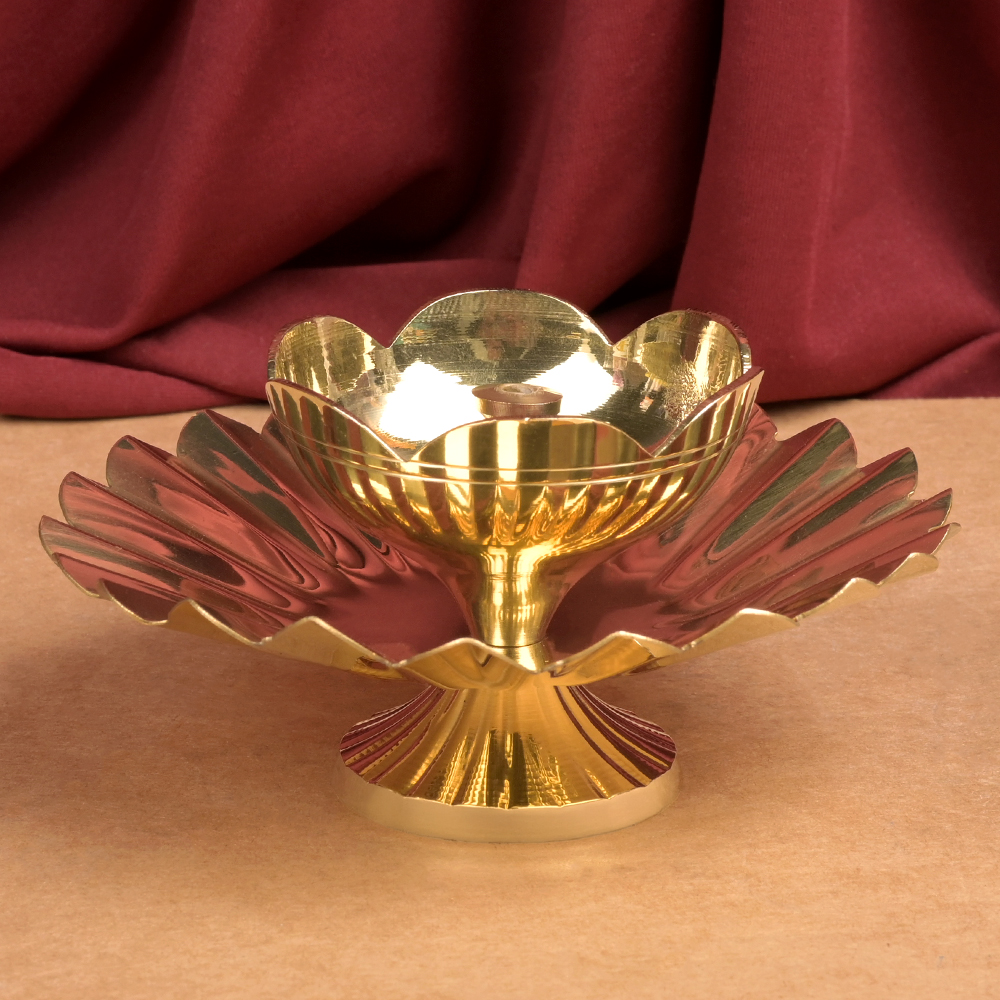 Buy Brass Tomato Diya with Decorative Plate from Rudra Centre (Rudraksha Ratna) at reasonable prices.