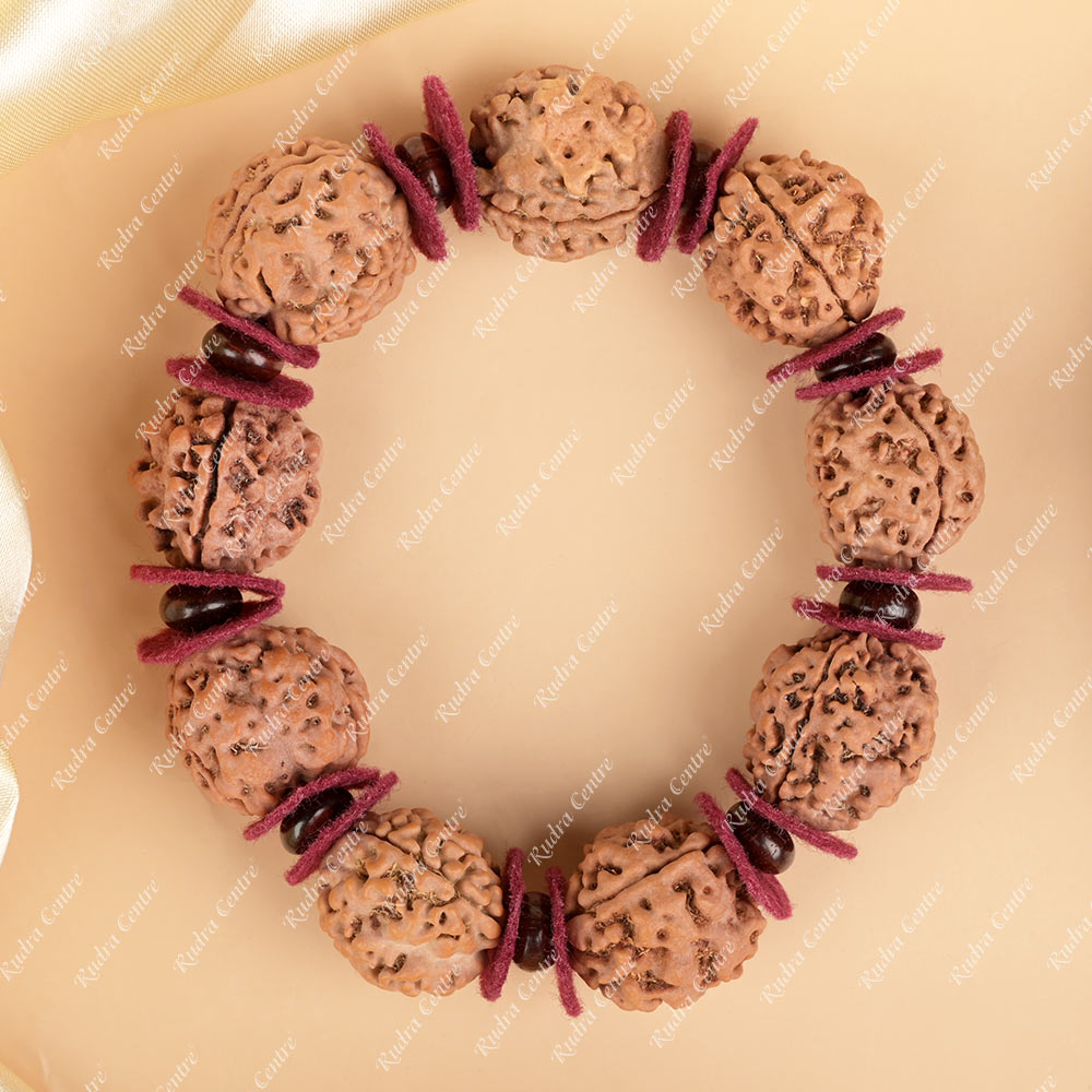 Buy 3 Mukhi Nepali Rudraksha x Red Sandal & Woolen Spacers Bracelet from Rudra Centre (Rudraksha Ratna) at reasonable prices.
