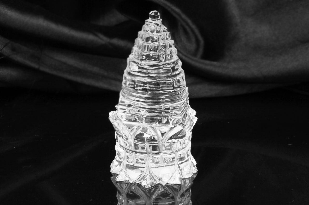 sphatik-shree-yantra-on-lotus-design-i-2