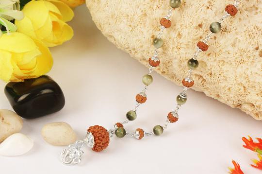8 mukhi with Cats Eye mala in silver caps