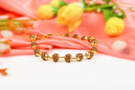 Punch mukhi Chikna bead bracelet with gold flower caps - II