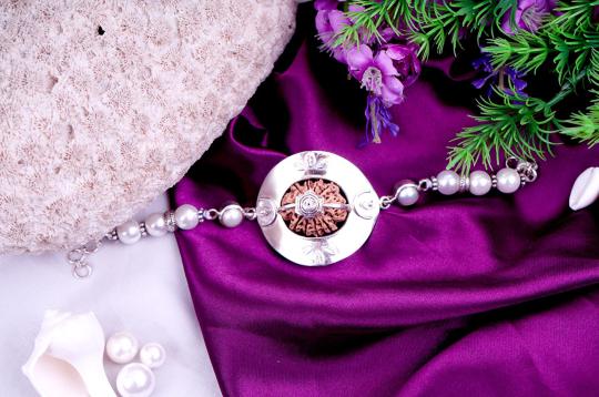 10 Mukhi Collector and Pearl Bracelet