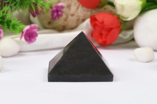 Pyramid in Grey Agate - 69 gms