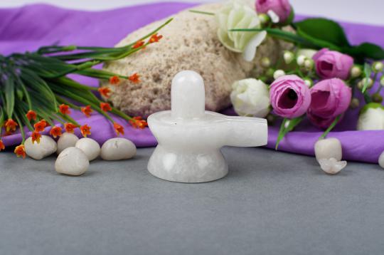White Agate Shivlinga - 117 gms