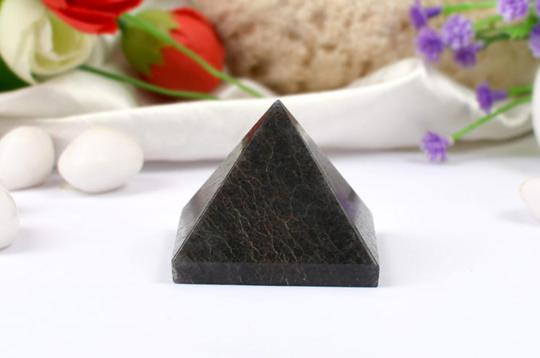 Pyramid in Grey Agate - 72 gms