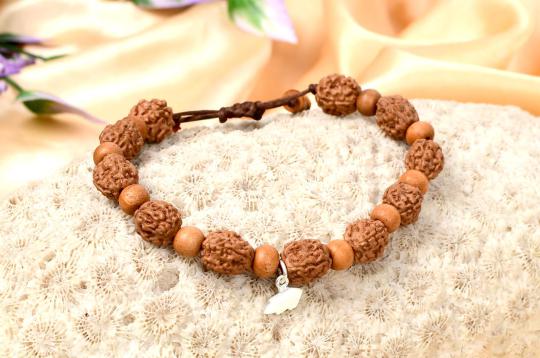 4 mukhi Brahma bracelet from Java with White Sandalwood beads