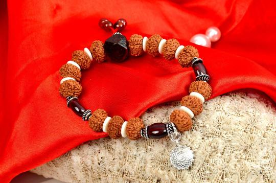 9 Mukhi Rudraksha with Gomed Bracelet
