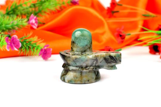 Emerald Shivlinga - 520 carats