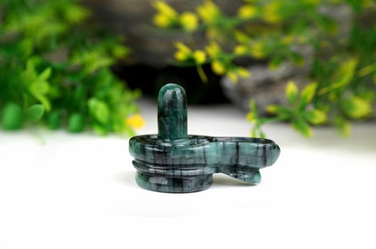 Emerald Shivlinga - 281.90 carats