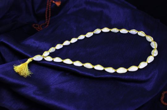 Cowry Shell Sumarni mala