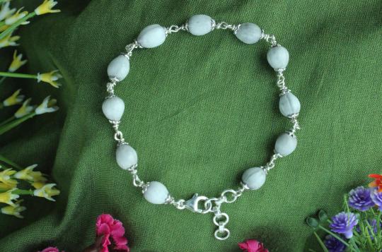 White Vaijayanti Bracelet in pure silver flower caps