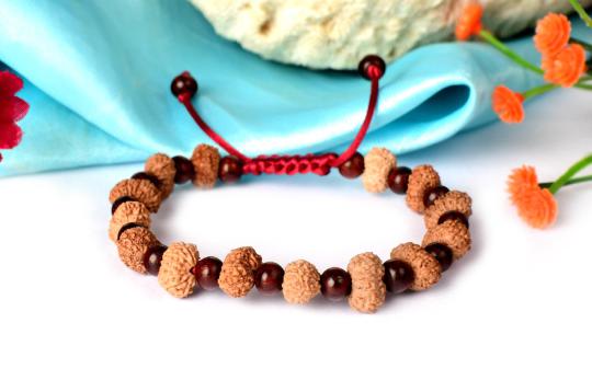 Kamadeva bracelet with sandalwood beads