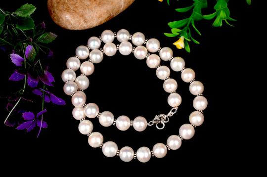 Pearl Necklace with silver chakri
