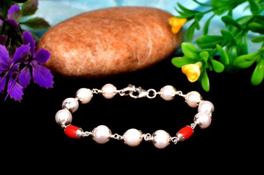 Pearl and Drum shaped Coral bracelet with Silver caping - I