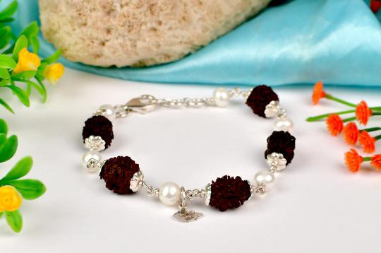 2 Mukhi Moon Bracelet in Silver with Pearl