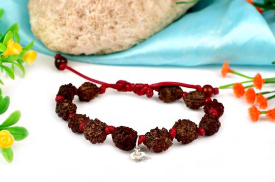 2 Mukhi Moon Bracelet in thread
