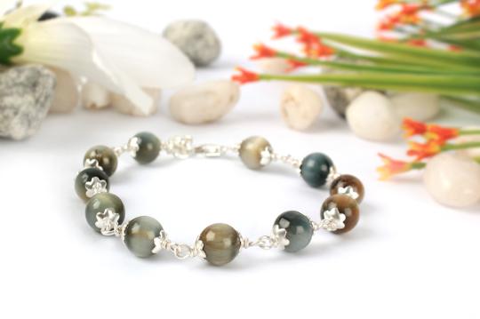 Black Cats Eye Bracelet in silver caps - 8mm