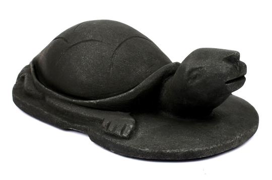 Kurma in Black Marble