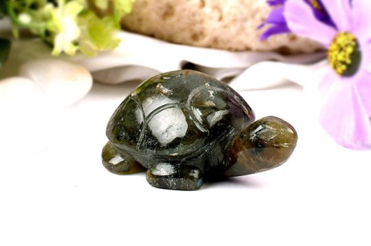 Labradorite Kurma