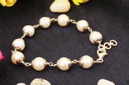 Pearl Bracelet in silver caps