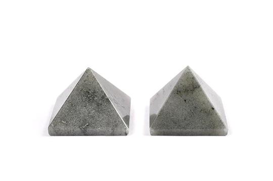 Pyramid in Grey Agate - Set of 2