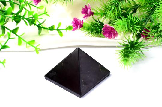 Pyramid in Shungite - 84 gms