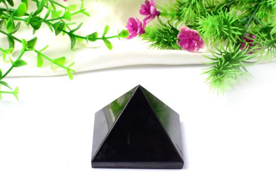 Pyramid in Shungite - 91 gms