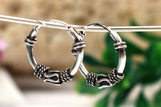 Round earrings in pure silver - Design IX