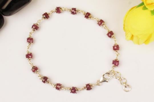 Ruby faceted Bracelet in Silver caps