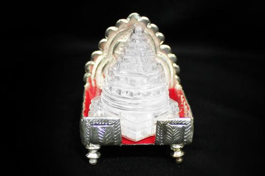 Spathik Shreeyantra on a Throne
