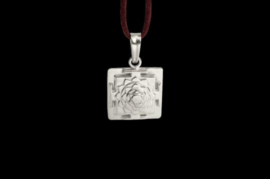 Vishnu Yantra Locket in Silver - 3D