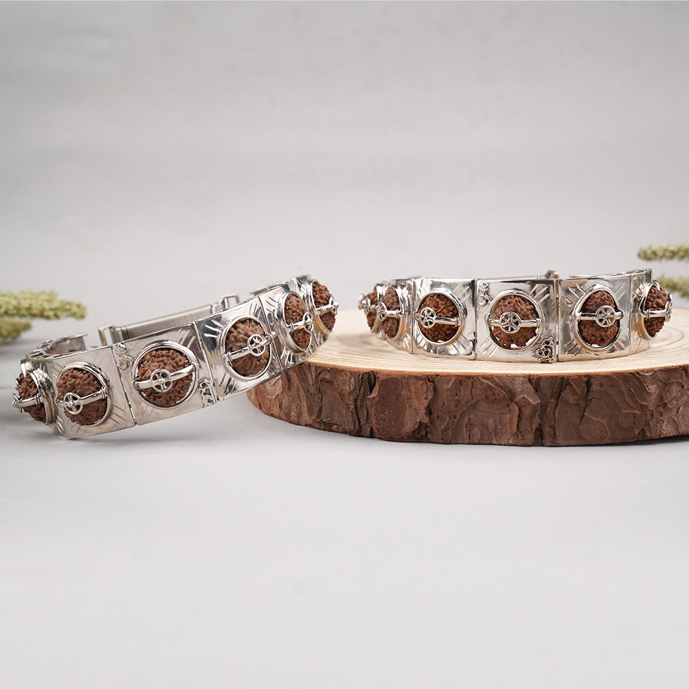 Indrakshi Single line DDC Silver Bracelet Java
