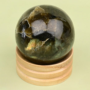 Buy Crystal Gemstone Ball - 940 gms from Rudra Centre (Rudraksha Ratna) at reasonable prices.