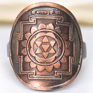 Buy Baglamukhi Yantra Ring in Copper from Rudra Centre (Rudraksha Ratna) at reasonable prices.