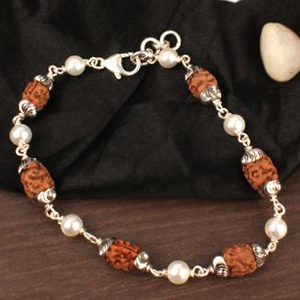 2 Mukhi with Pearl Bracelet in Self Designed Caps