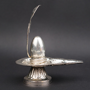 Parad Lingam in German Silver Yoni Base