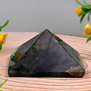 Labradorite Pyramid - 76 gms