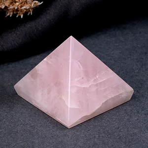 Rose Quartz Pyramid (15 to 20 gms)