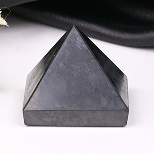 Shungite Pyramid (15 to 20 gms)